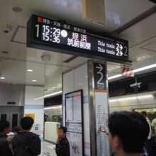 福岡空港駅インバウンド客で混雑