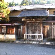 江戸時代参勤交代の本陣が置かれて栄えた出雲街道根雨宿の面影を残す町並みです。