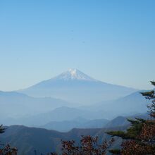 西峰山頂からは富士山一望です。