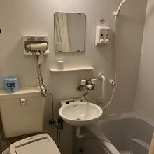 レトロっぽさの残るバスルーム…リニューアルされていて清潔だ