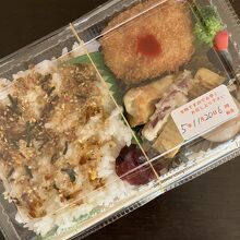 朝食として提供されるお弁当
