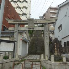 菅原神社鳥居と石段参道