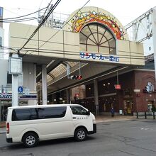 シャッターが閉まったままの店もかなり増えた