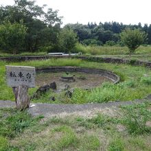 構内の外れには、かつての転車台の跡もある