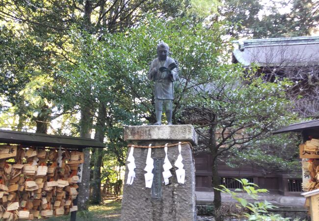 報徳二宮神社の境内にある