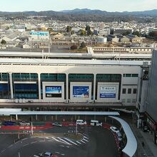 新幹線ホームに新幹線も見えます