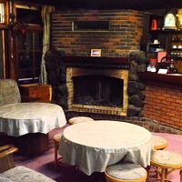 暖炉のあるロビー