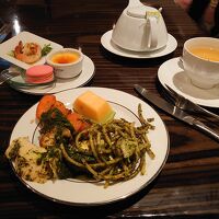 ホットミール2点用意されるカクテルタイム