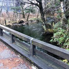 「清水橋」と「清水川」…「清水川」は、雨が降った後でも濁るこ