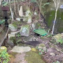 雪舟が水をくみ上げた泉です。