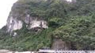 ハロン湾観光クルーズの見どころの一つ