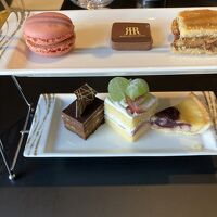 到着時はクラブラウンジでアフターヌーンティー