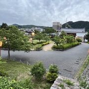 一角に細川家の子孫が建立した「古今伝授の碑」を見つけました