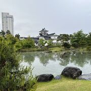 富山城の本丸跡が公園として整備されています