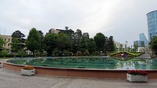 富山県庁前公園
