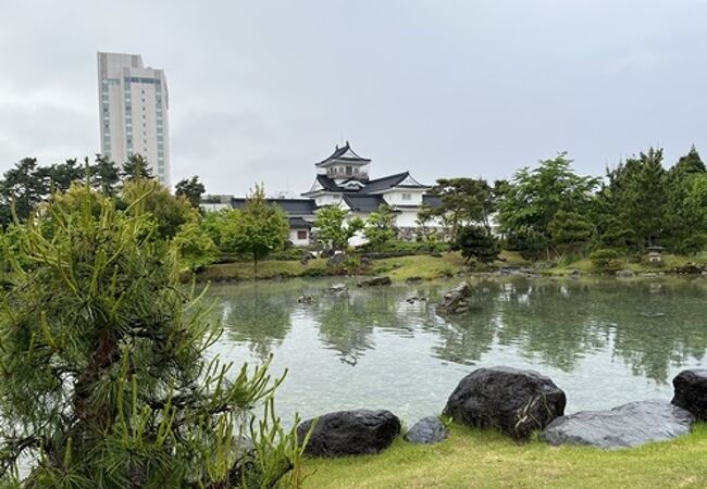 富山城の本丸跡が公園として整備されています