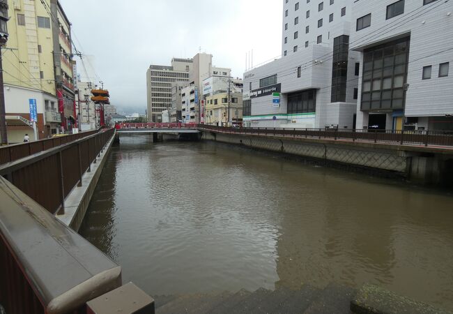 長崎新地中華街北門の前を流れる川