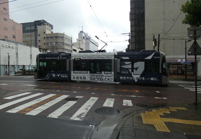 長崎市の中心部を走る路面電車