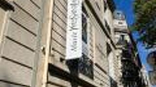 イヴサンローラン美術館