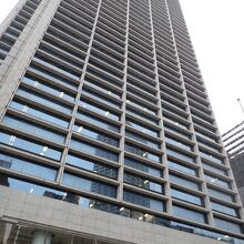 30階建ての神戸市役所1号館