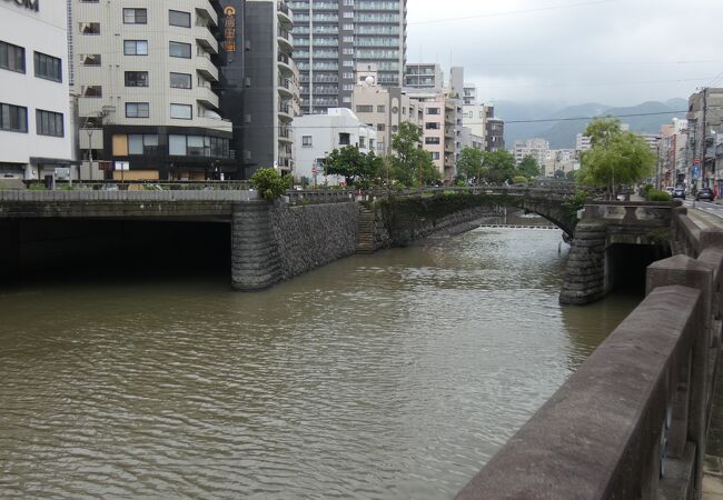 中島川に架かる眼鏡橋の上流に架か石橋群