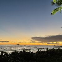 ハレクラニプールサイドからの夕日