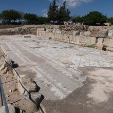 敷地内は遺構化した場所が多いですが…、