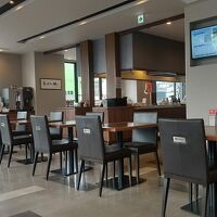 朝食会場（夜鳴きそばもここで）