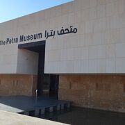 現在はペトラ博物館になっています