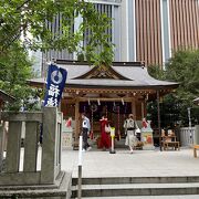 コレド室町の真正面にある神社