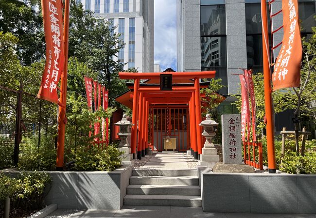 真っ赤な鳥居がトレードマーク