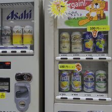 ビールも良心的なお値段です