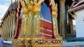 バンコクで有名な仏教寺院と王宮