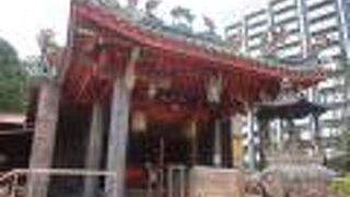 サラワク川沿いの中国寺院