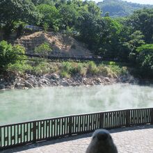 地熱谷の熱湯の池