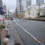 改装中の神戸市立博物館の前の通り