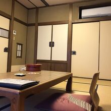 和室、囲炉裏付きでした。