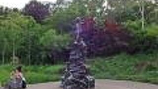 可愛いブロンズ像