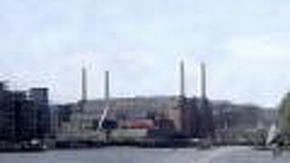 ピンク・フロイドのアルバム「アニマルズ」のジャケットに