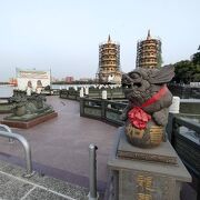 池に映る