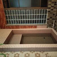 源泉かけ流しの浴場