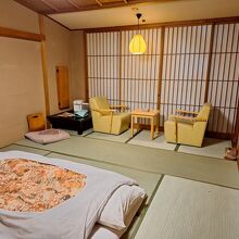 部屋は十分な広さがあり快適に眠れる。