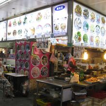 士林市場の地下はローカルな飲食街です。