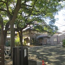 御成小学校講堂