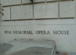 戦争記念オペラハウス