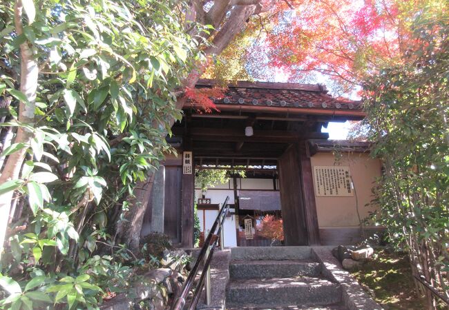 芭蕉・蕪村ゆかりの金福寺