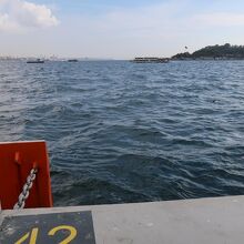 お天気がよければ、旧市街地（画像右奥）や…、