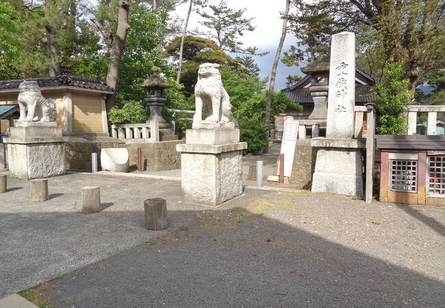 輪島市内にある神社で，じゅうぞう神社と読みます