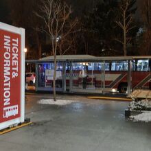 北海道中央バス切符売り場と２番乗り場