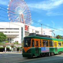 鹿児島中央駅前電停を走る２１００形